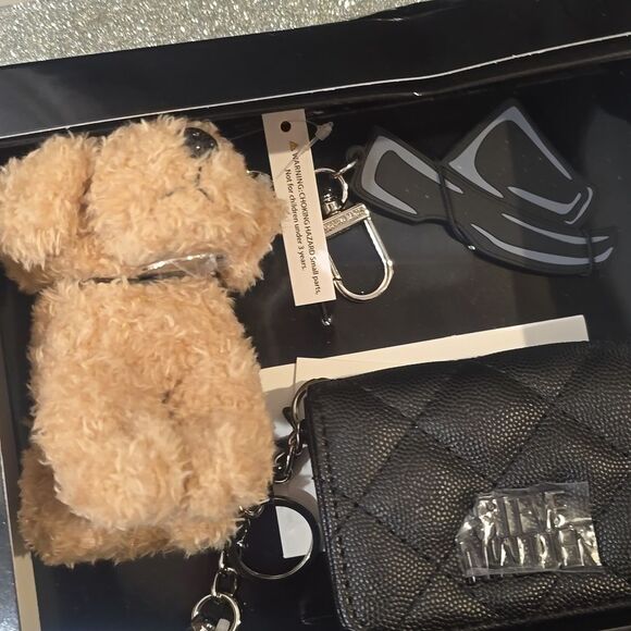 Steve Madden BWren Quilted Flap Card Case Wallet & Bag Charm Set - Picture 8 of 8